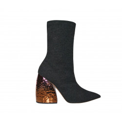 Wool boots with a metallic heel